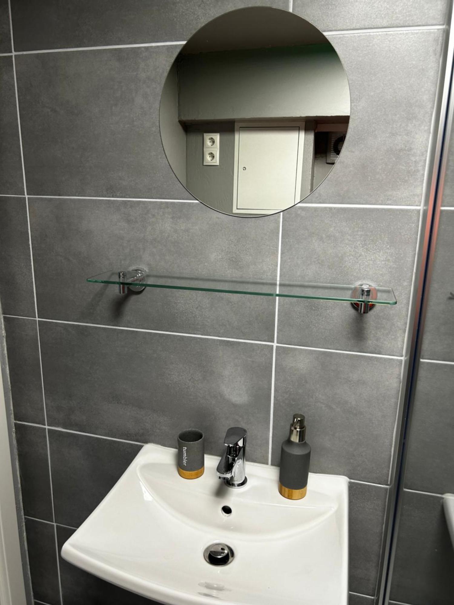 Guidos Place Souterrain Apartment Weissenthurm Luaran gambar