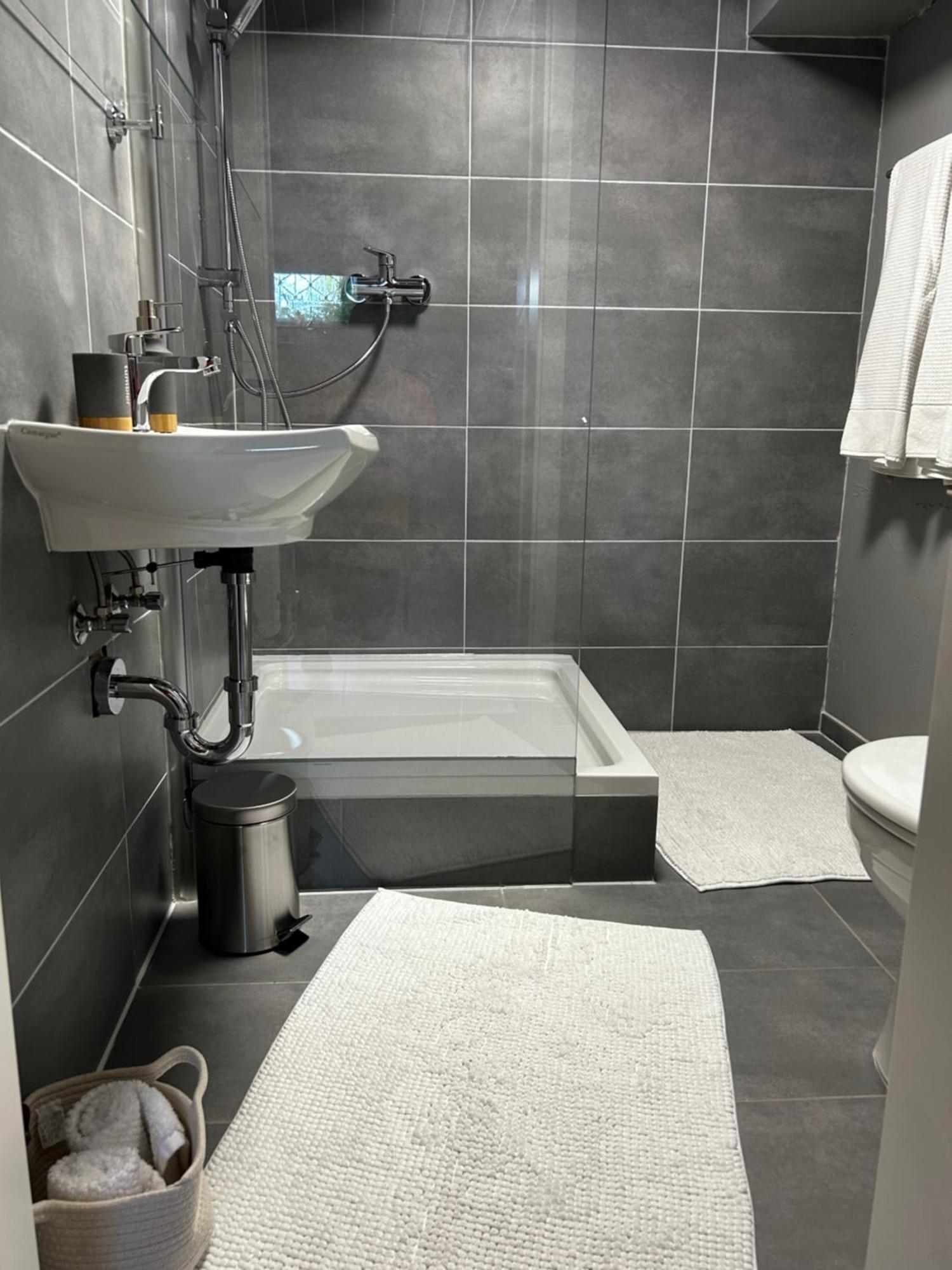 Guidos Place Souterrain Apartment Weissenthurm Luaran gambar